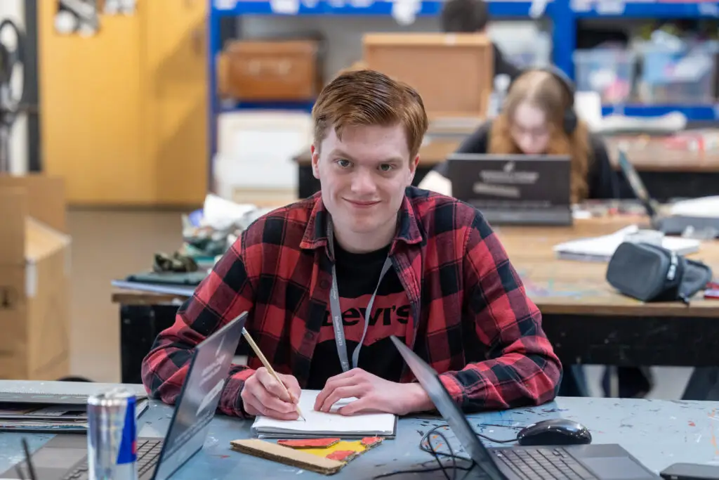 art student in class