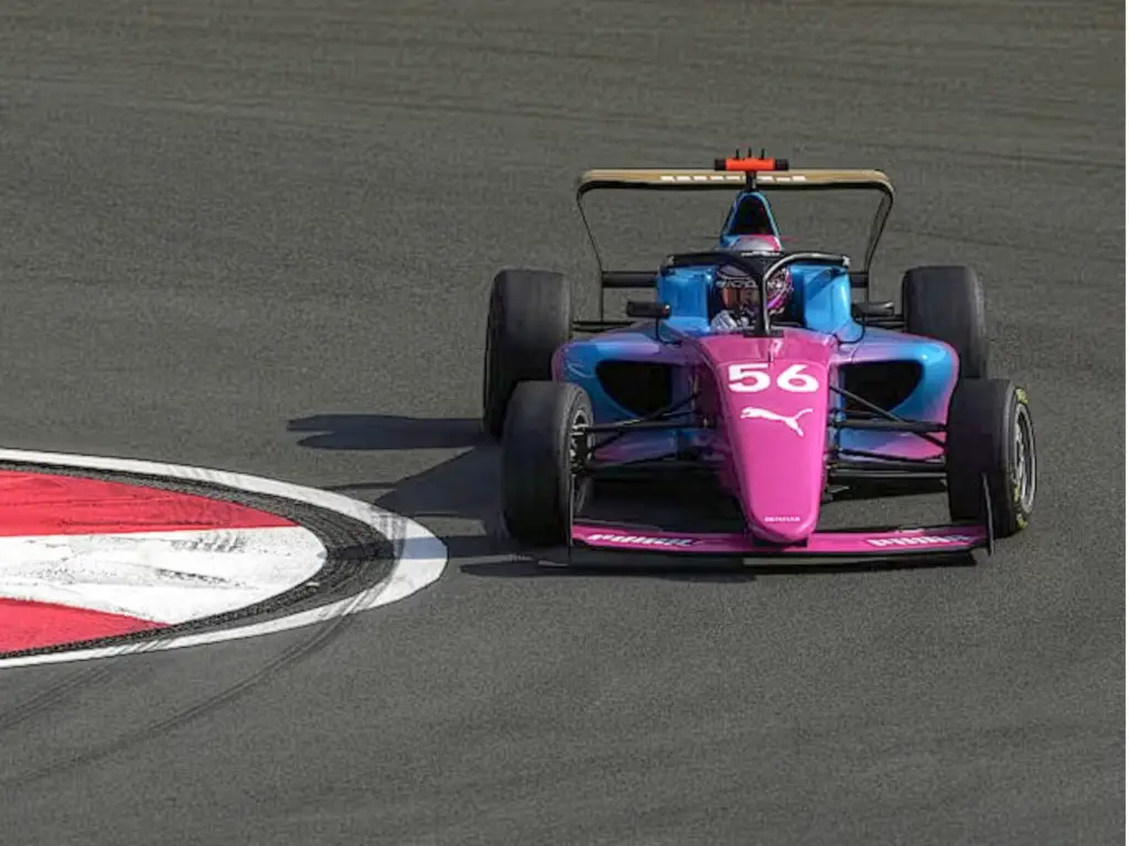 Rachel Robertson racing in F1 Academy.